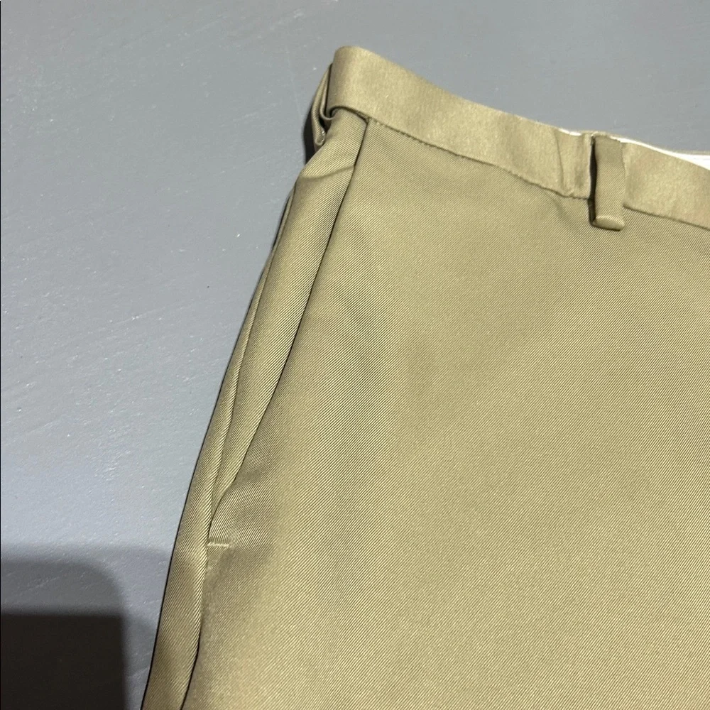 Haggar Clothing Khaki Chino Pants (Men’s 34 x 30) (Classic Fit)